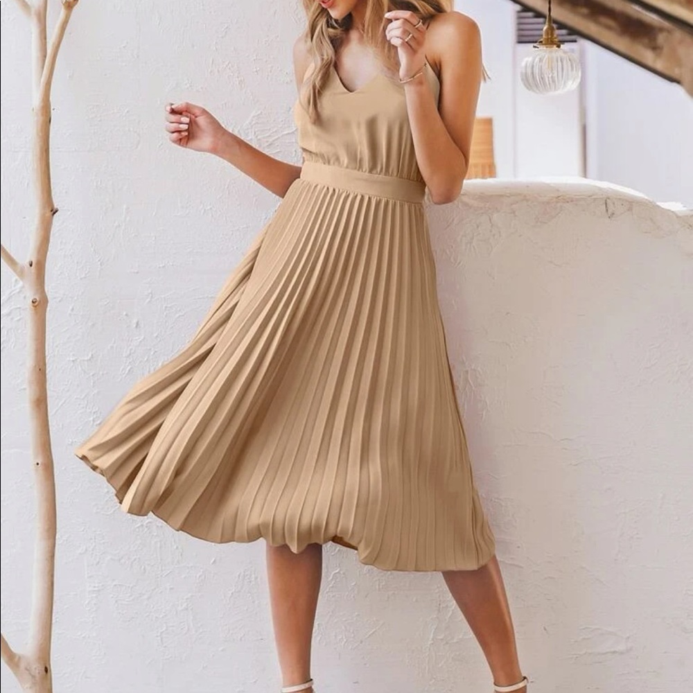 Pleated camel cami dress - Picture 2 of 14